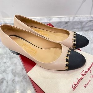Authentic Ferragamo heels classic style!